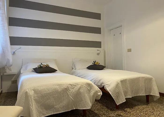 Ca Marga Cannaregio - Venetian Style 2 Bedroom *